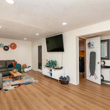 Family Friendly Home Close To Airport And Downtown Дес Мойнс Екстериор снимка