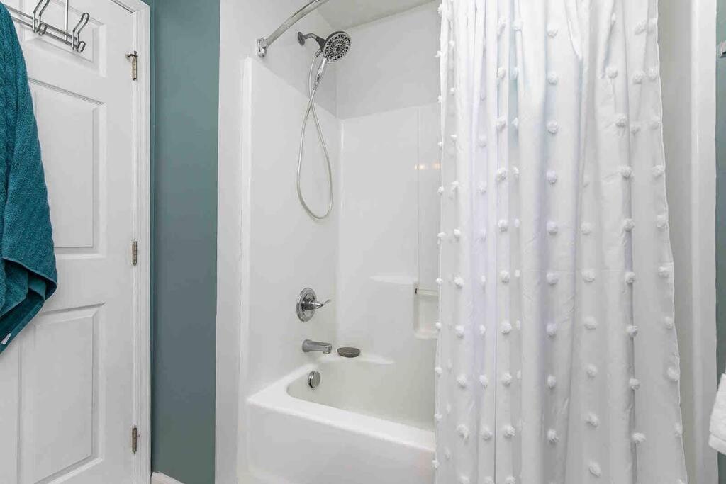 Family Friendly Home Close To Airport And Downtown Дес Мойнс Екстериор снимка