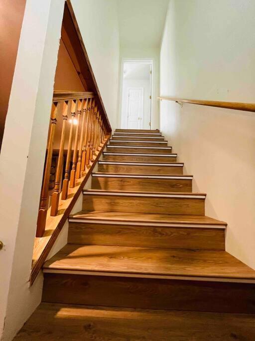 Family Friendly Home Close To Airport And Downtown Дес Мойнс Екстериор снимка
