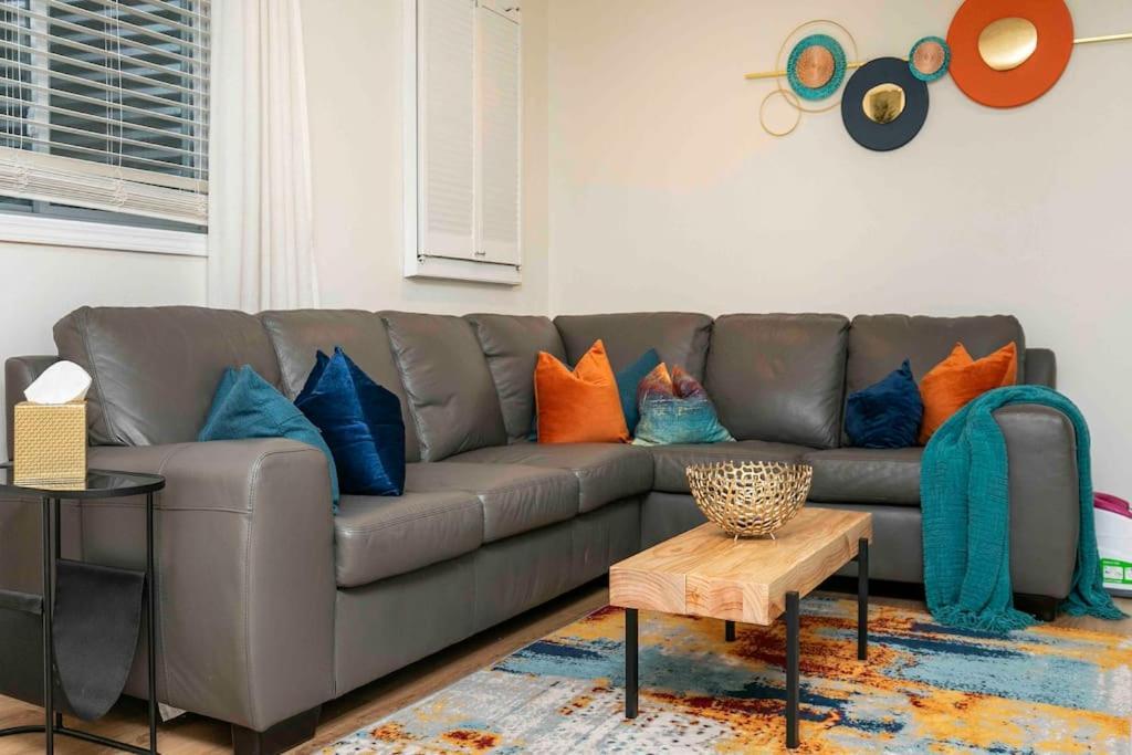 Family Friendly Home Close To Airport And Downtown Дес Мойнс Екстериор снимка
