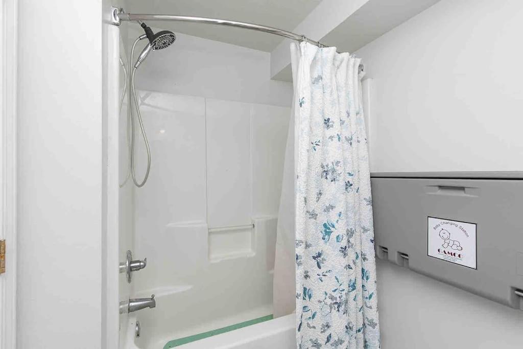 Family Friendly Home Close To Airport And Downtown Дес Мойнс Екстериор снимка